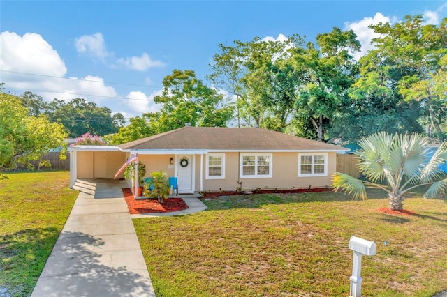 view of front of property featuring a carport and a front yard