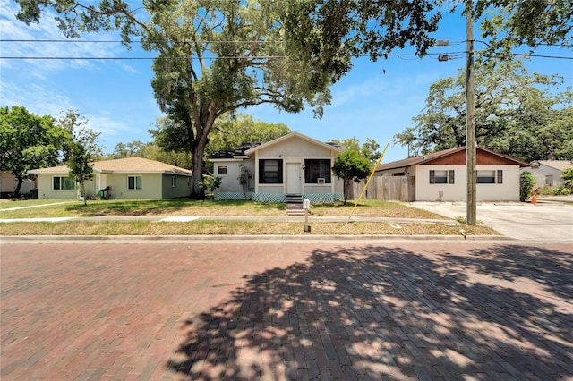 ranch-style house featuring a front lawn