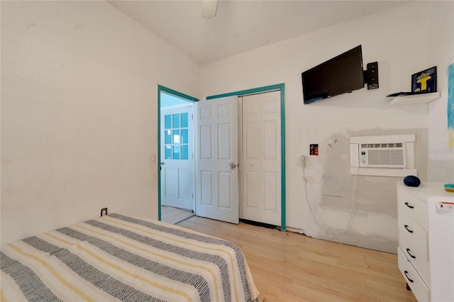 bedroom with a closet, light wood-type flooring, and ceiling fan