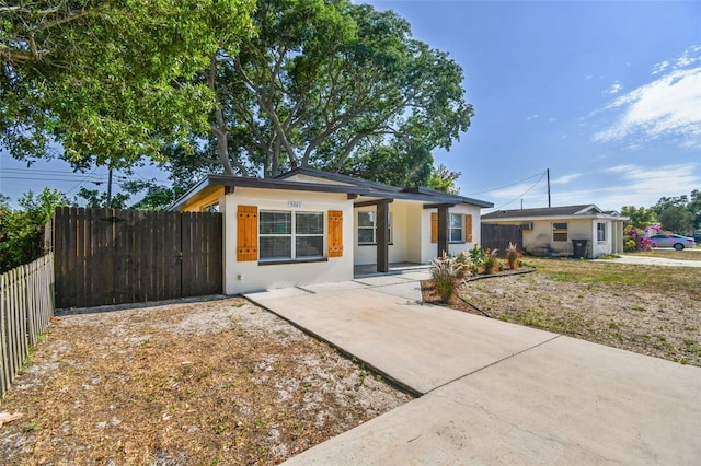 single story home with a porch