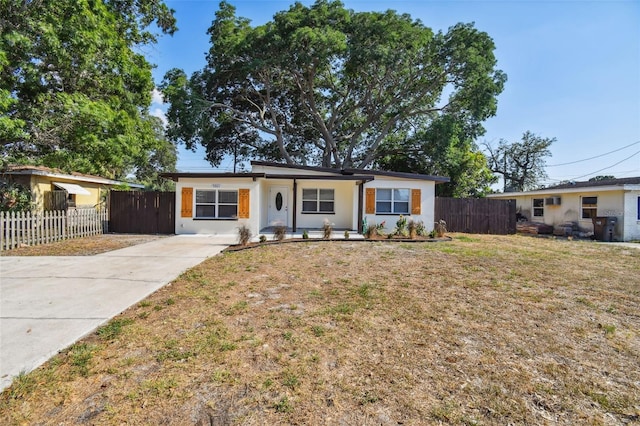 ranch-style house featuring a front lawn