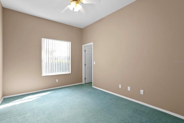 carpeted empty room featuring ceiling fan