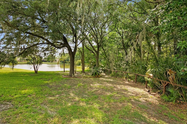 view of yard featuring a water view