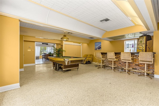 game room featuring a dry bar, baseboards, visible vents, pool table, and speckled floor