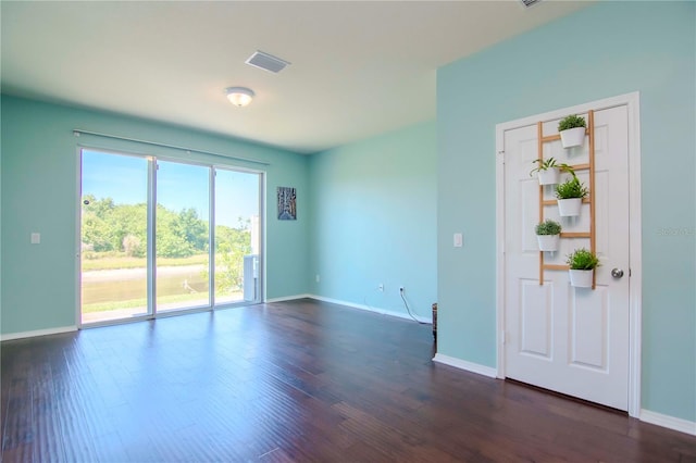 spare room featuring dark wood-type flooring