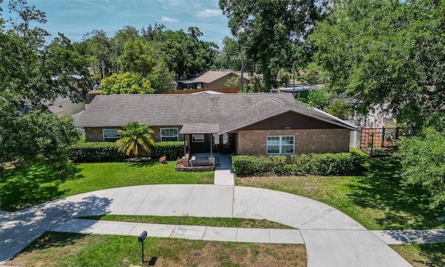 single story home with a front lawn