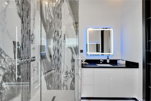 6542 Simone Shores Cir, Apollo Beach, FL 33572 - full bath with a marble finish shower and vanity