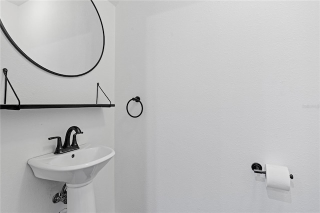 4606 W Fig St Unit 4, Tampa, FL 33609 - bathroom featuring a sink