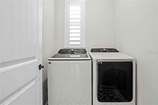 4606 W Fig St Unit 4, Tampa, FL 33609 - laundry room featuring washer and clothes dryer