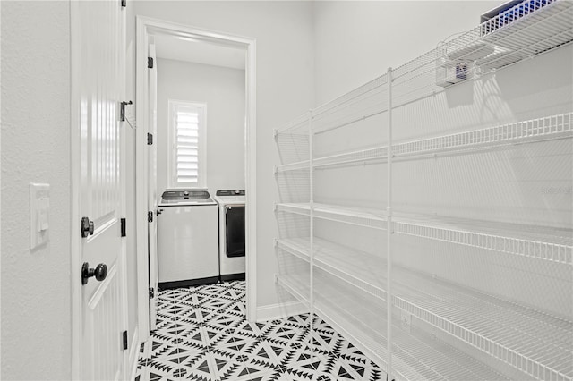 4606 W Fig St Unit 4, Tampa, FL 33609 - laundry room with washer and clothes dryer and baseboards