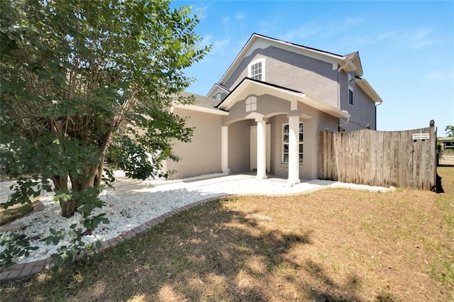 view of front facade with a front yard