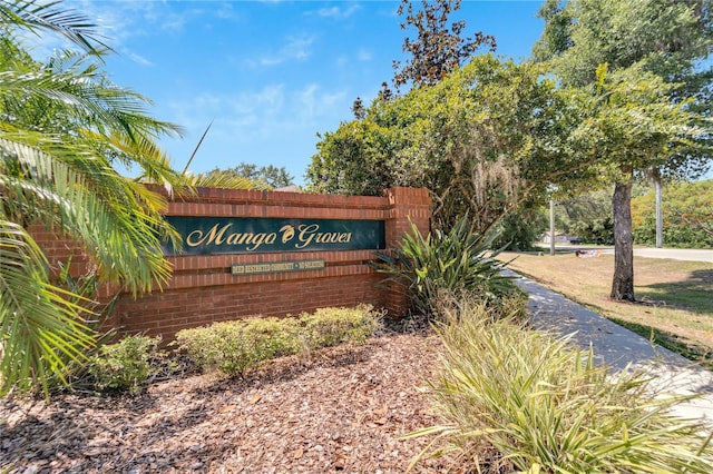 view of community / neighborhood sign