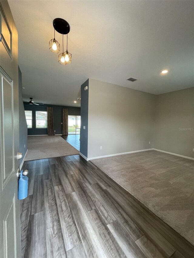 spare room with carpet floors and ceiling fan