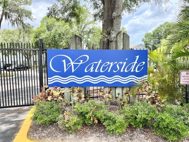 view of community / neighborhood sign