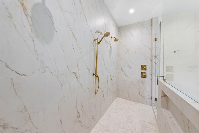 bathroom featuring a tile shower