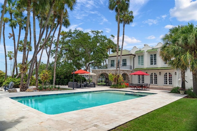 view of swimming pool featuring a patio area