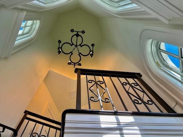 details featuring crown molding