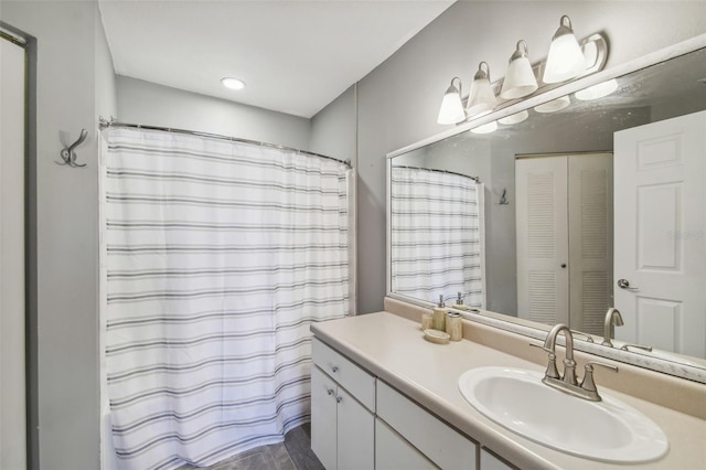 bathroom featuring large vanity