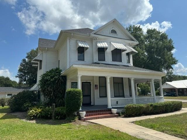 view of front of house featuring a front yard and a porch