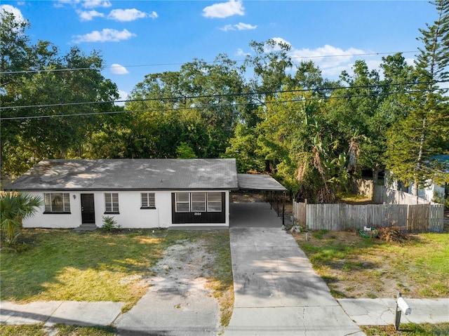 view of front facade featuring a carport and a front lawn