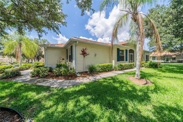 ranch-style house featuring a front yard