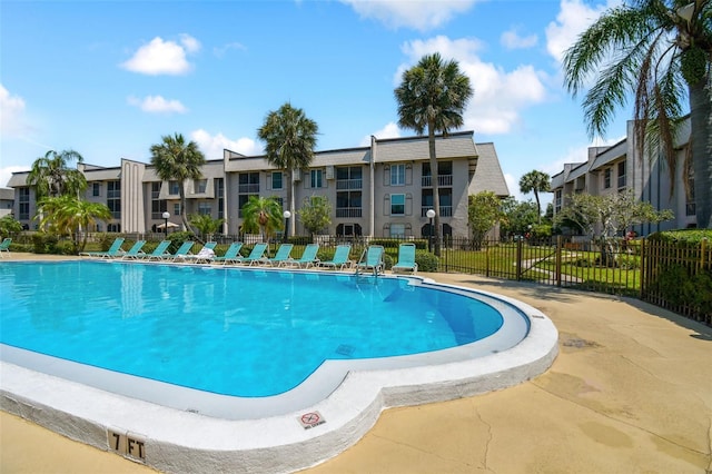 view of swimming pool