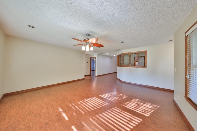 empty room featuring ceiling fan and a textured ceiling