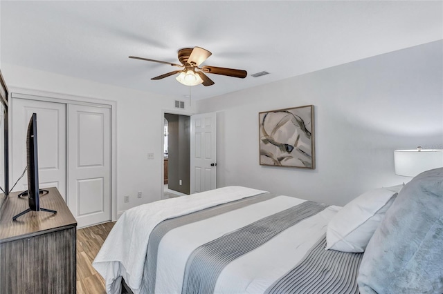 805 Woodcarver Ln, Brandon, FL 33510 - bedroom with light wood-style flooring, a closet, and ceiling fan