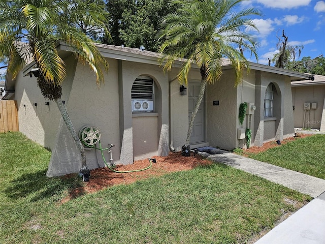 view of front facade with a front yard