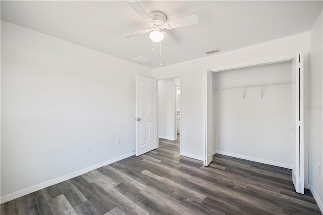 unfurnished bedroom featuring ceiling fan, a closet, baseboards, and wood finished floors