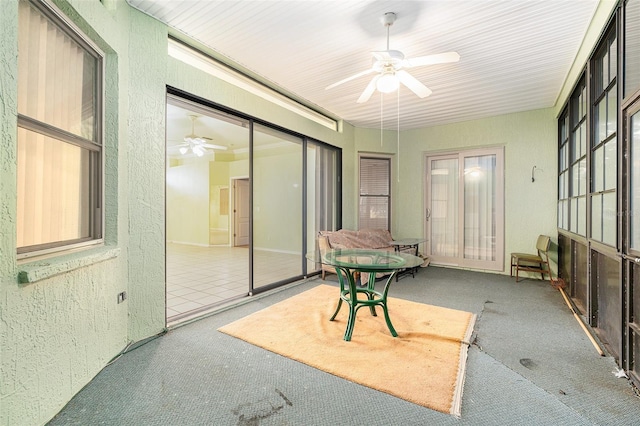 sunroom featuring ceiling fan