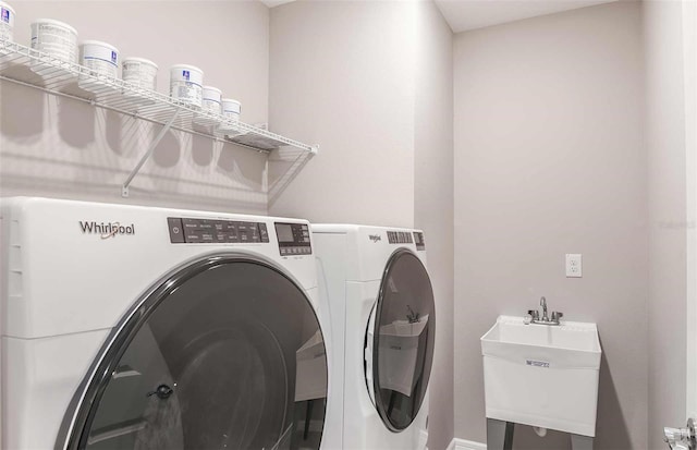 washroom featuring sink and washing machine and dryer