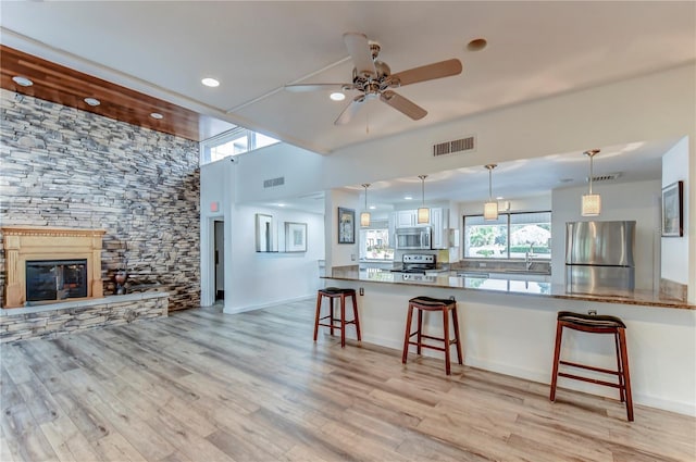 kitchen with a breakfast bar, kitchen peninsula, and stainless steel appliances