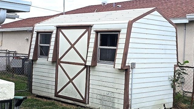 view of outbuilding