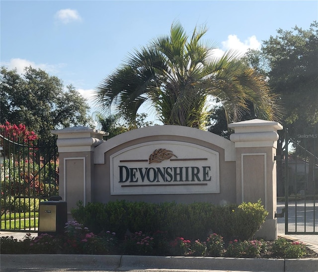 view of community / neighborhood sign