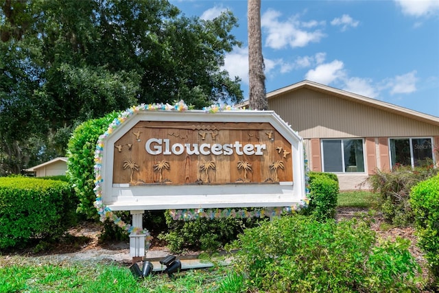 view of community / neighborhood sign