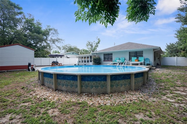 view of swimming pool