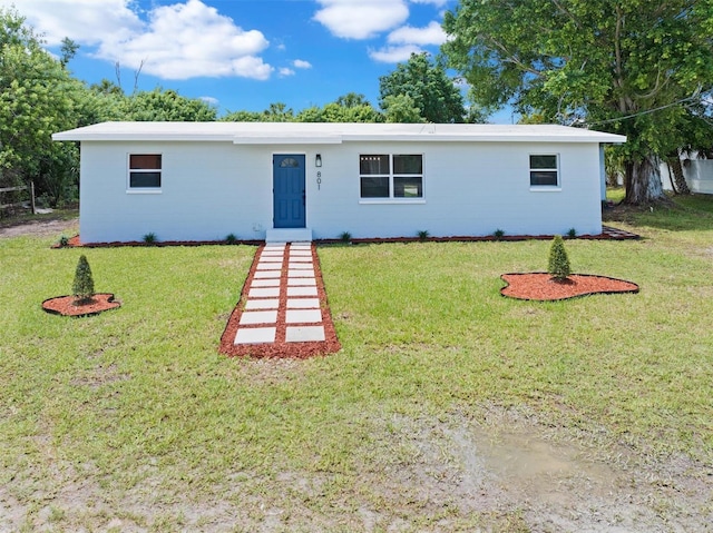 single story home featuring a front lawn