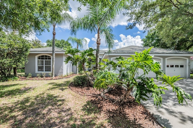 view of front of house featuring a front lawn and a garage