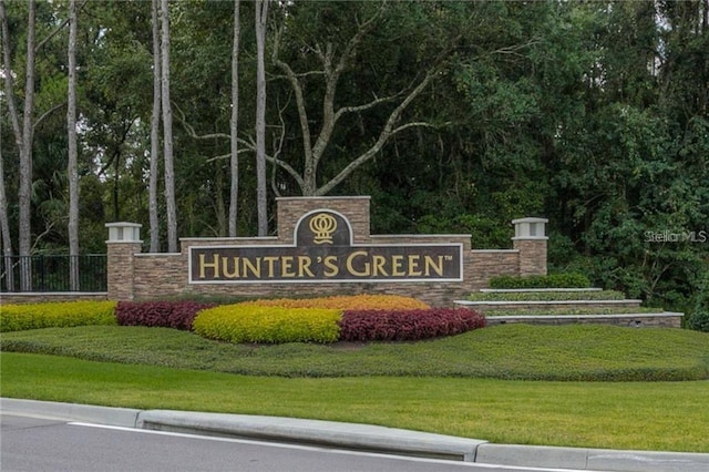 community sign featuring a lawn