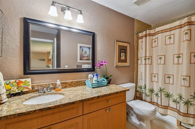 bathroom featuring a shower with curtain, vanity, toilet, and a textured ceiling