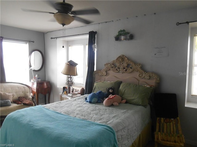 bedroom with ceiling fan