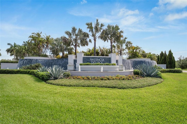 community / neighborhood sign featuring a yard