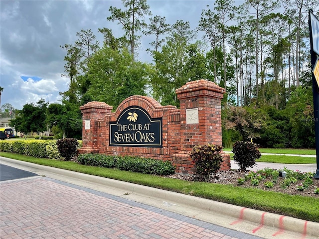 view of community / neighborhood sign