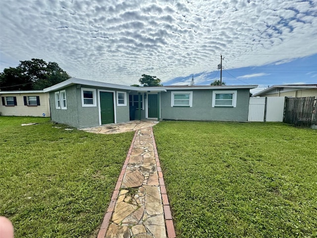 view of front of house featuring a patio and a front lawn