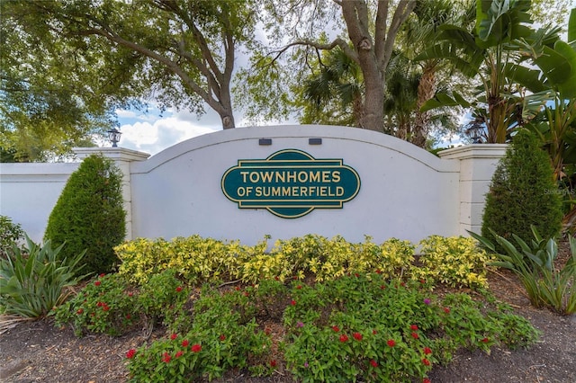 view of community / neighborhood sign