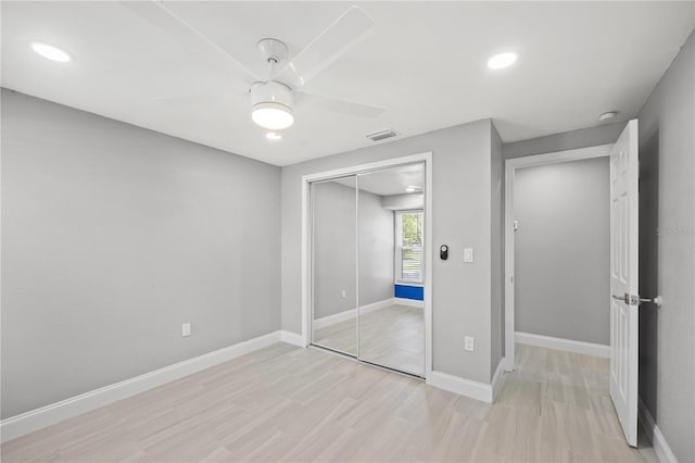 unfurnished bedroom featuring ceiling fan and a closet