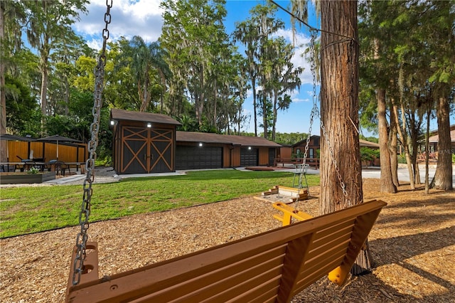 view of home's community featuring a yard