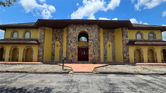 view of mediterranean / spanish-style house