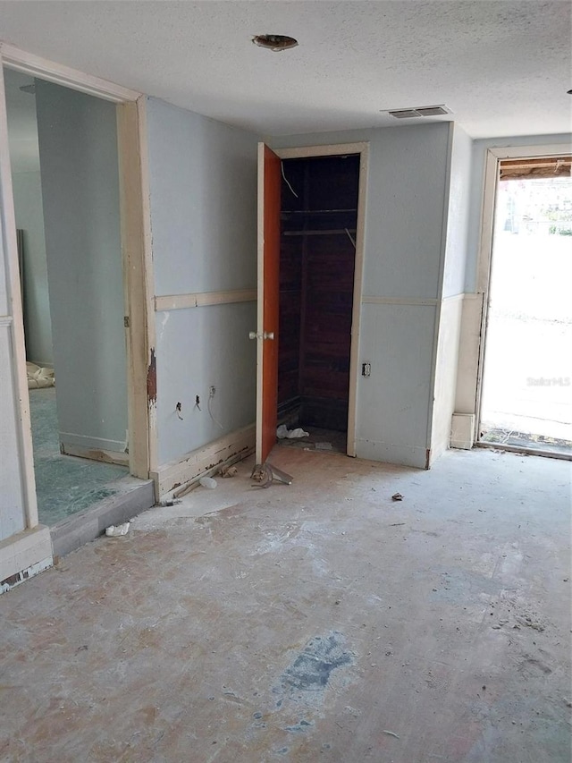 unfurnished bedroom featuring a textured ceiling